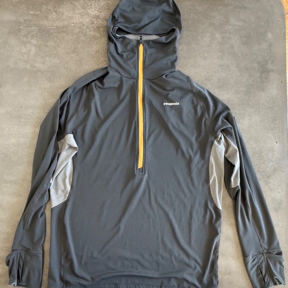 Patagonia Synthetic Running Shirt with Hand Covers and Thumb Holes